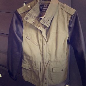 Jacket 🧥 pleather sleeves